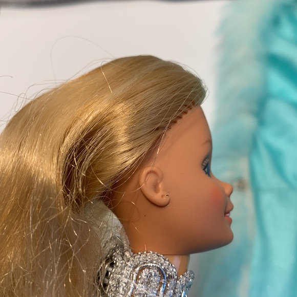 1985 Magic Moves Barbie - Picture 6 of 12